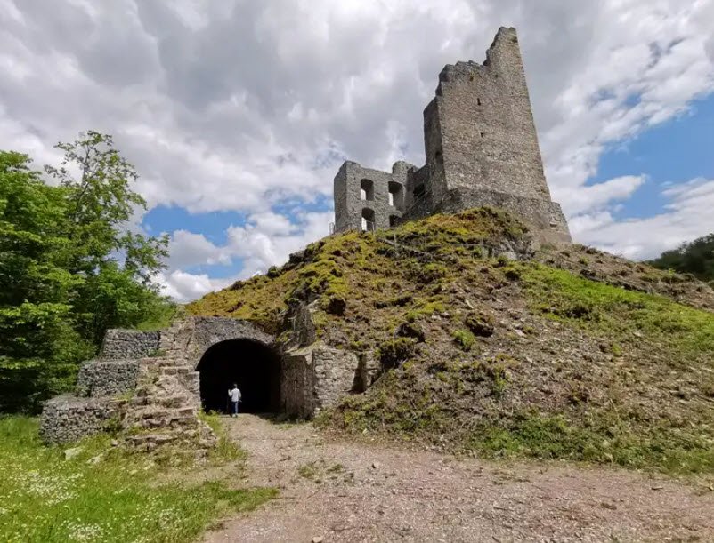Burgruine Herrenzimmern, Germany